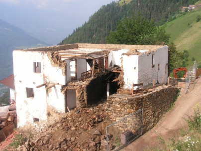 Un occhio che lacrima e uno che ride abbruch_f066